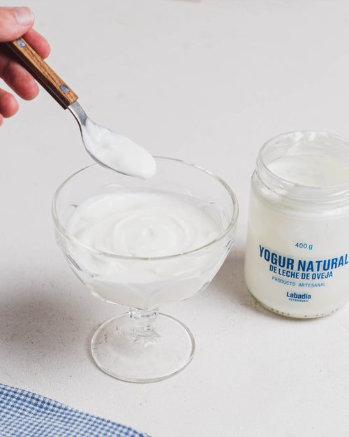 yogur de oveja natural