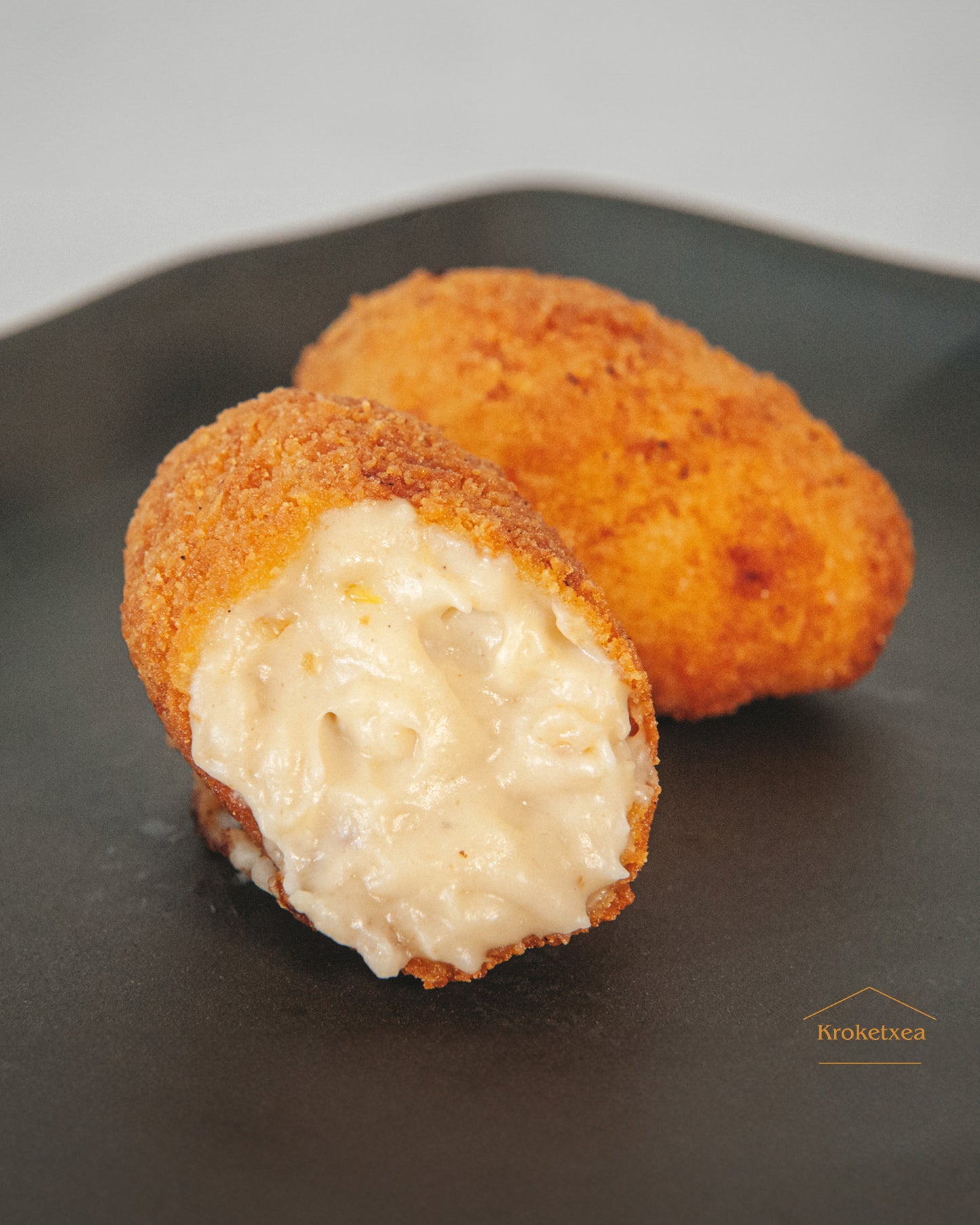 Croquetas de puerro confitado y langostino