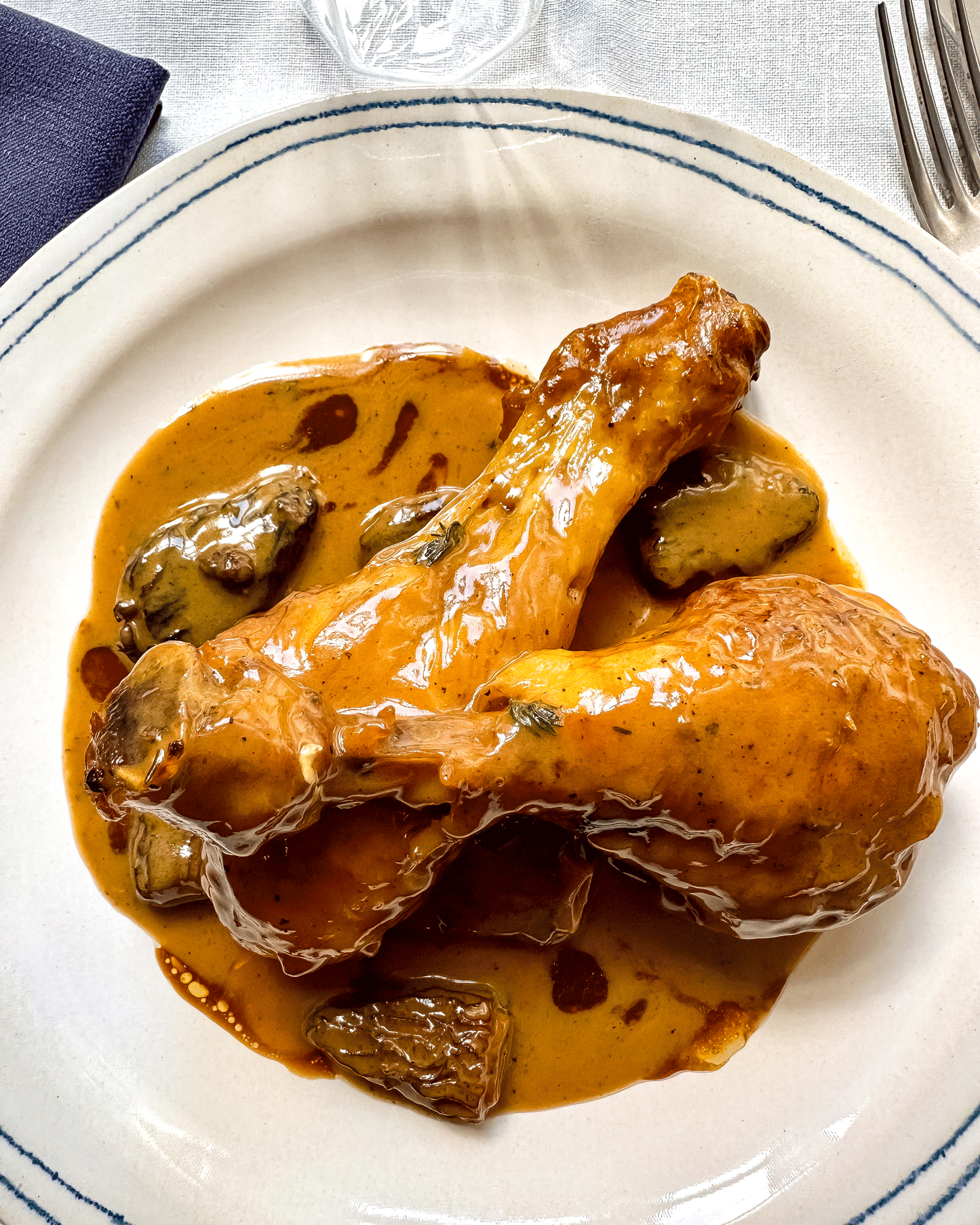 Muslitos de pollo con colmenillas a la crema