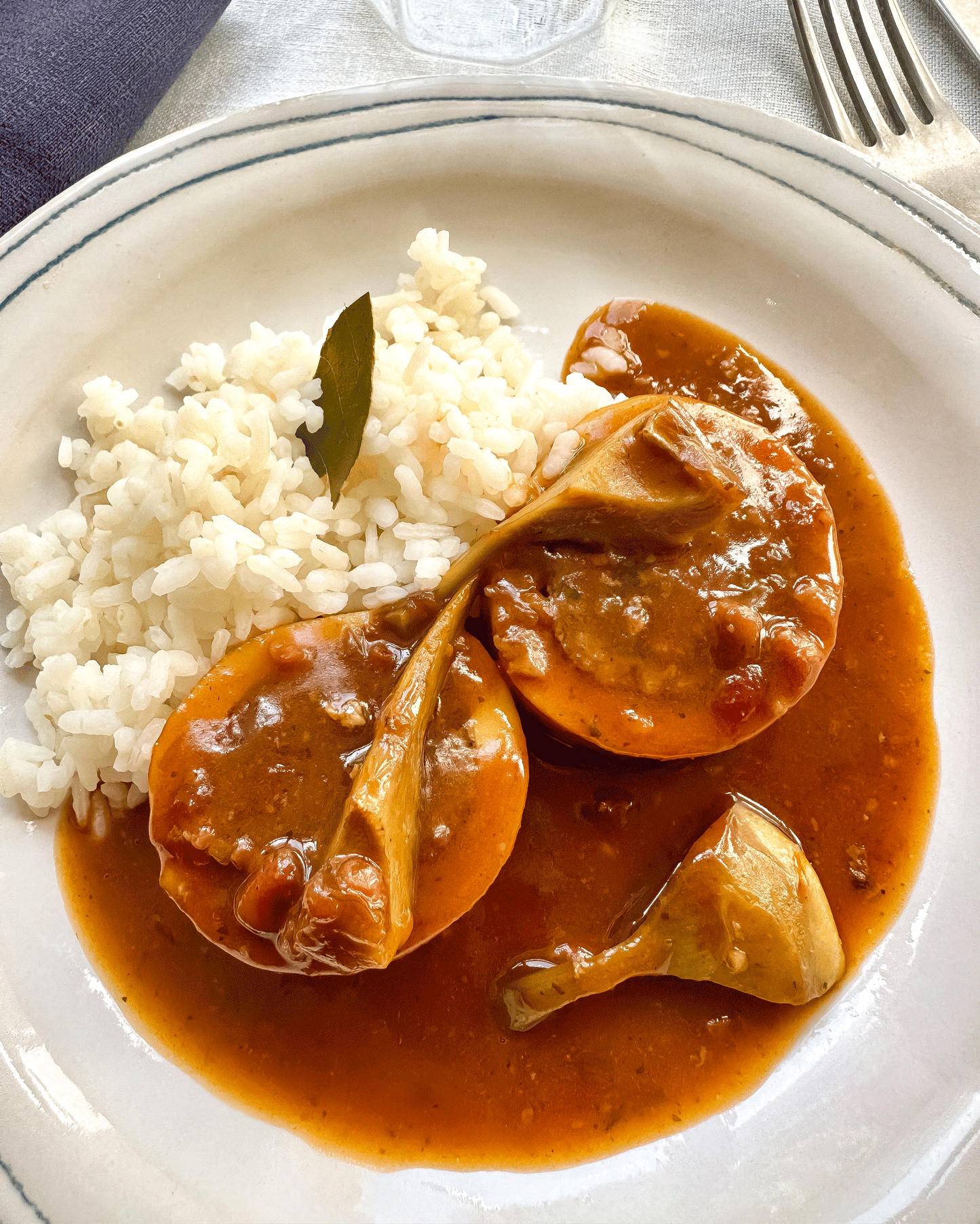 Calamar relleno con alcachofas y arroz