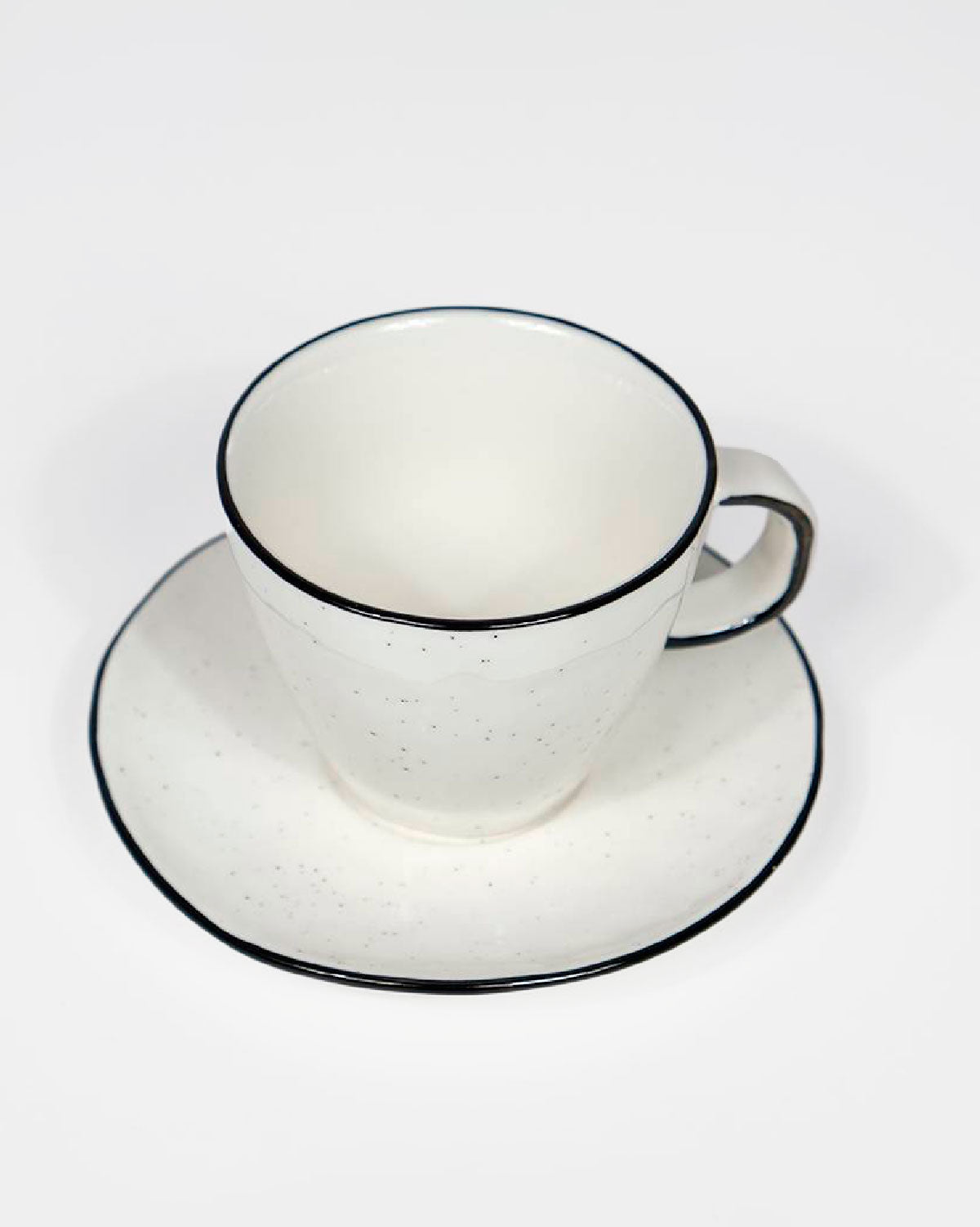 Plato y taza borde negro