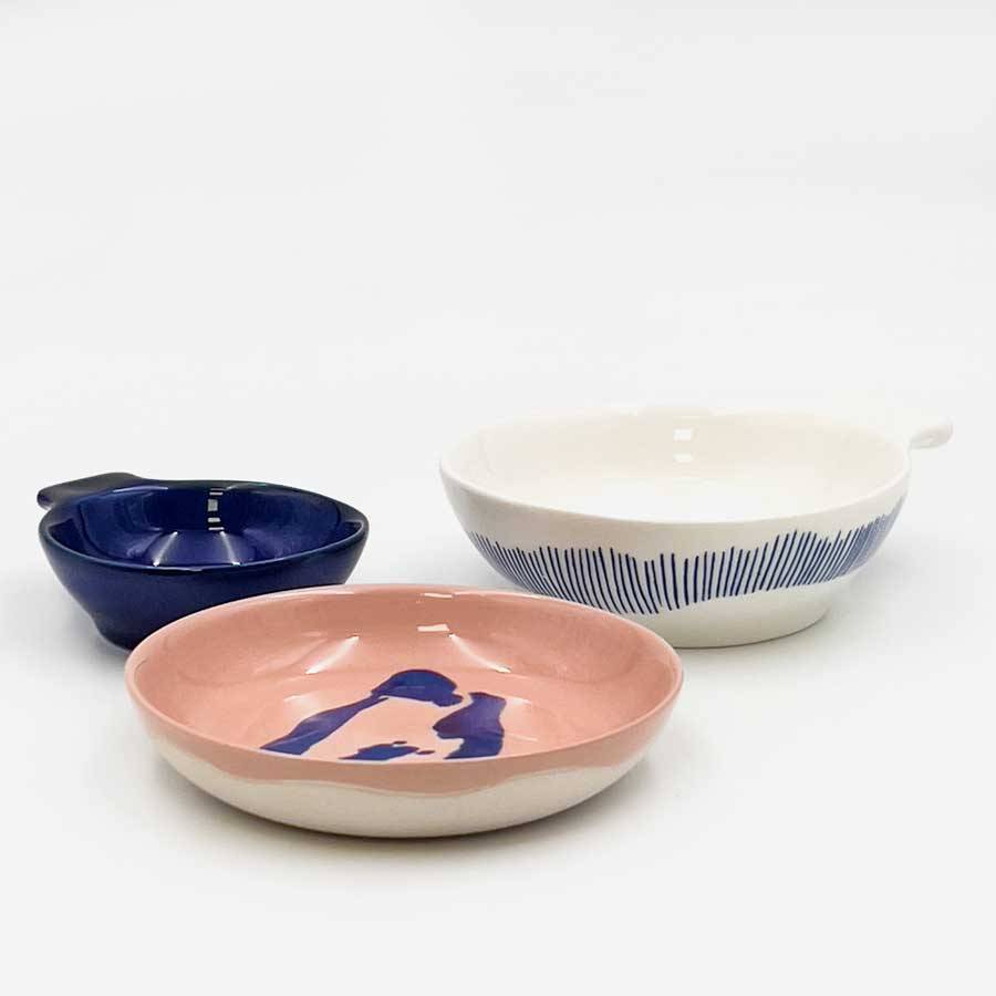 Plato aperitivo blanco con rayas azules