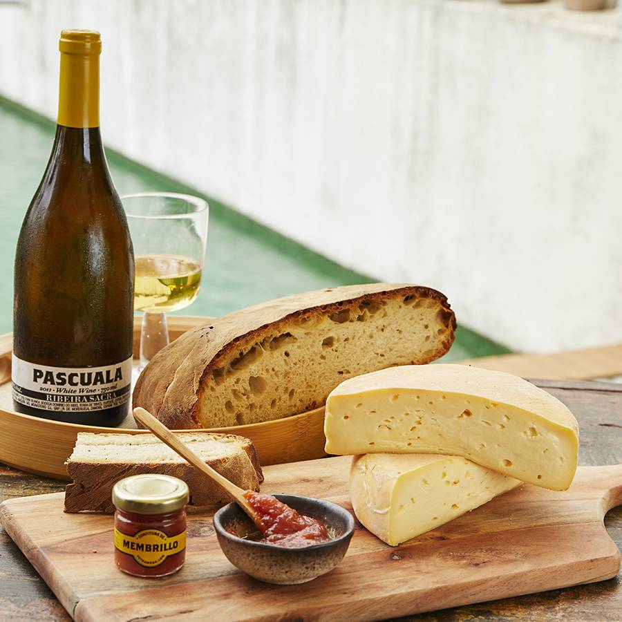 Queso, pan y vino