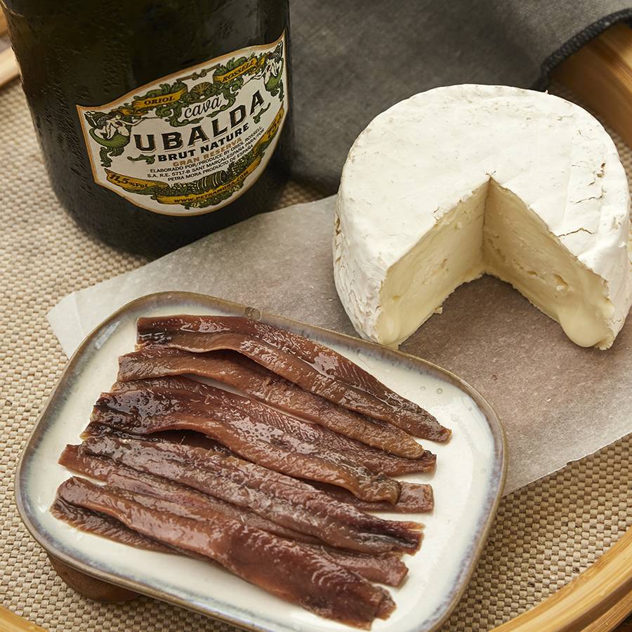 Cava, queso y anchoa
