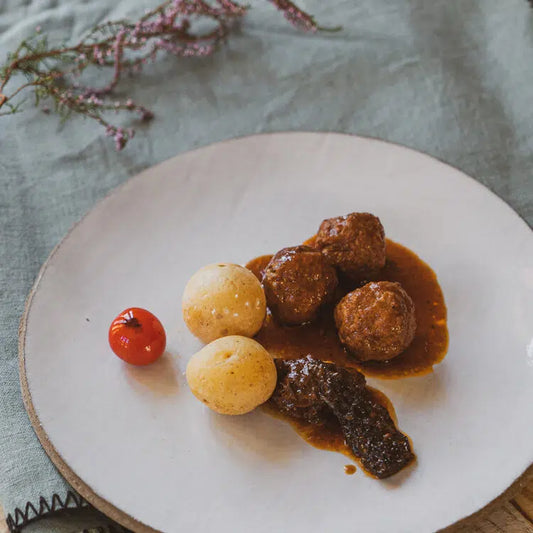Albóndigas de ternera rosa Petramora con salsa de setas colmenilla silvestre