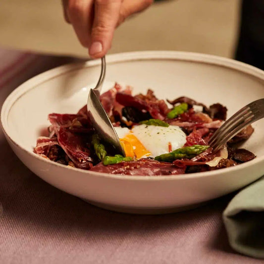 setas con huevo poche y paleta iberica