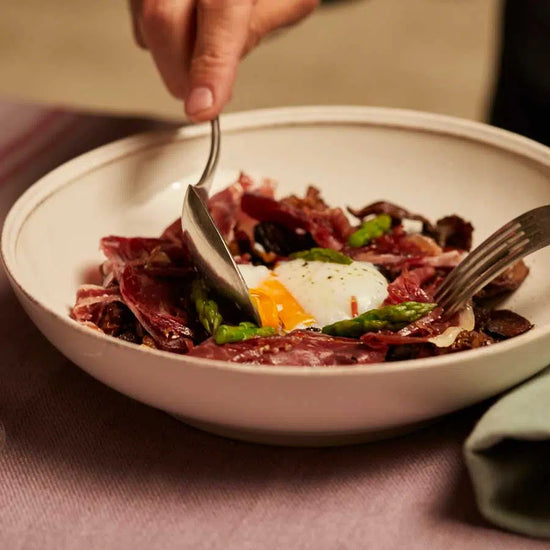 setas con huevo poche y paleta iberica