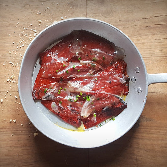 Pimientos del piquillo con lardo ibérico de bellota