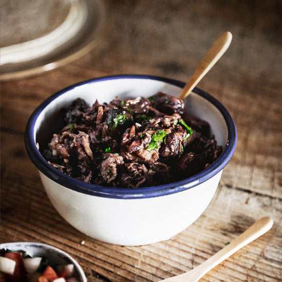 Rabo de ternera desmigado al vino tinto