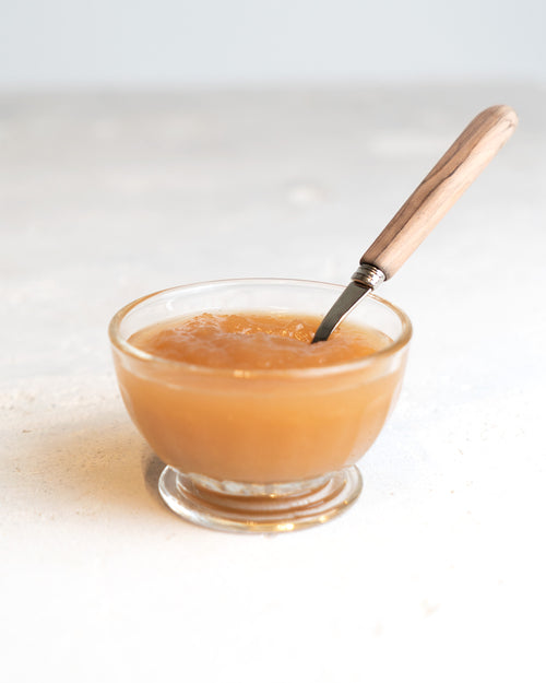 bowl con puré de manzana