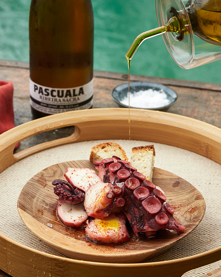 Pulpo cocido al vapor en su jugo 2 patas