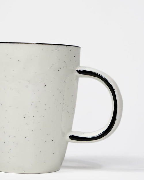 Taza borde negro