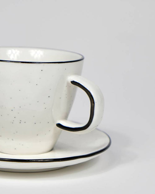 Plato y taza borde negro