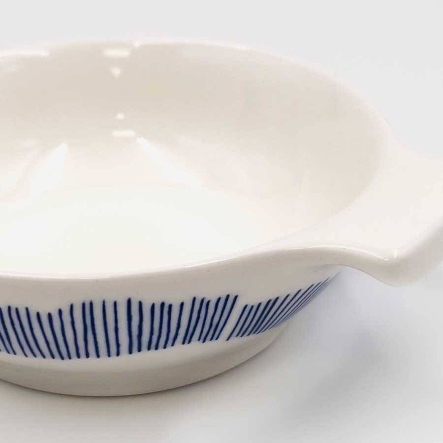 Plato aperitivo blanco con rayas azules