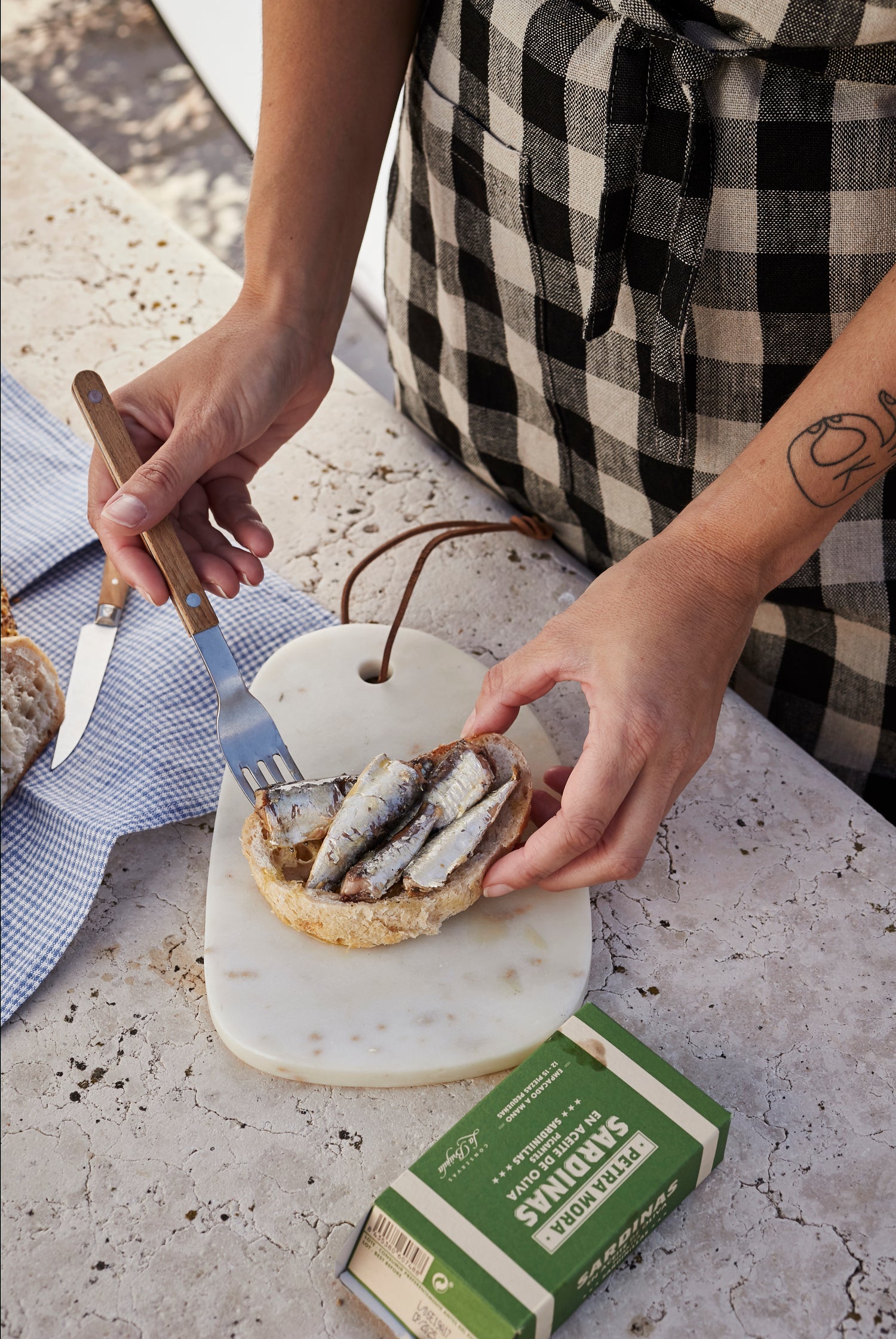 Sardinillas aceite picantes pequeñas 12-15 115 g